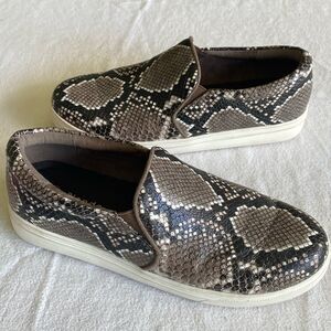 BLONDO Snakeskin reptile print leather slip on sneakers size 8.5